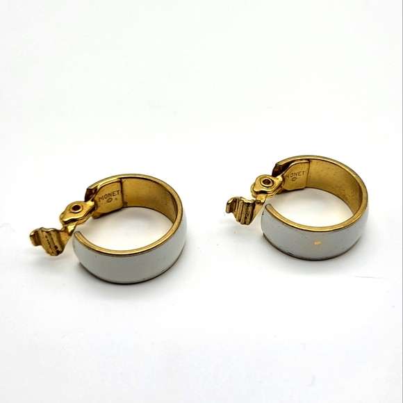 Monet Jewelry - Vintage Monet clip on earrings